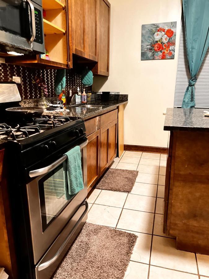 Clean, Spacious, Inexpensive Queen Br Chicago Exterior foto